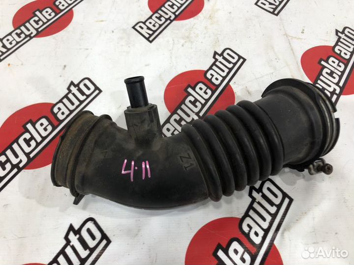 Патрубок воздушного фильтра toyota auris ZRE154 2Z