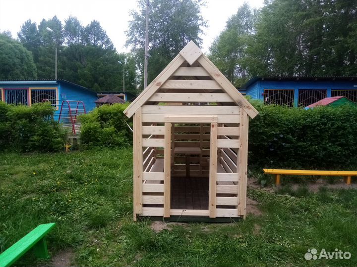 Детский деревянный домик