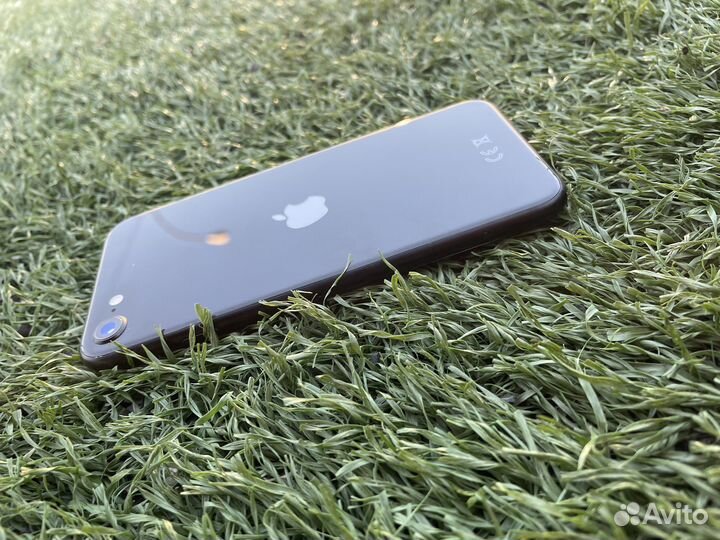 Телефон iPhone se 2020