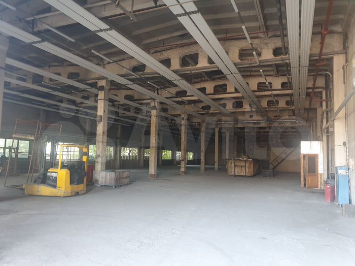 1800м² теплое торгово-складское