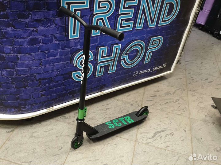 Трюковой самокат зеленый