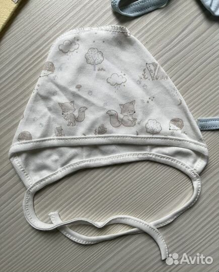 Детские чепчики и шапочки 56 р новорожденные