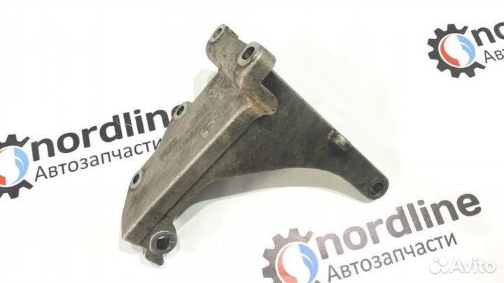 Кронштейн угловой передачи Volvo Xc90 универсал