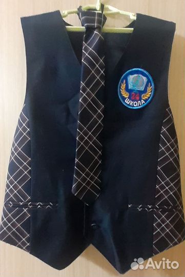Жилет школьный +галстук 146р