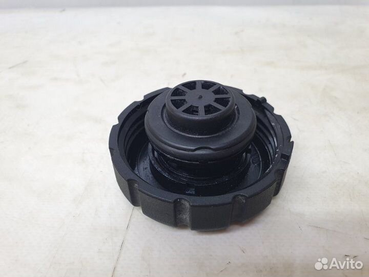 Крышка расширительного бачка Mercedes-Benz E C207