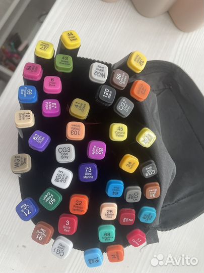 Двусторонние маркеры в сумке