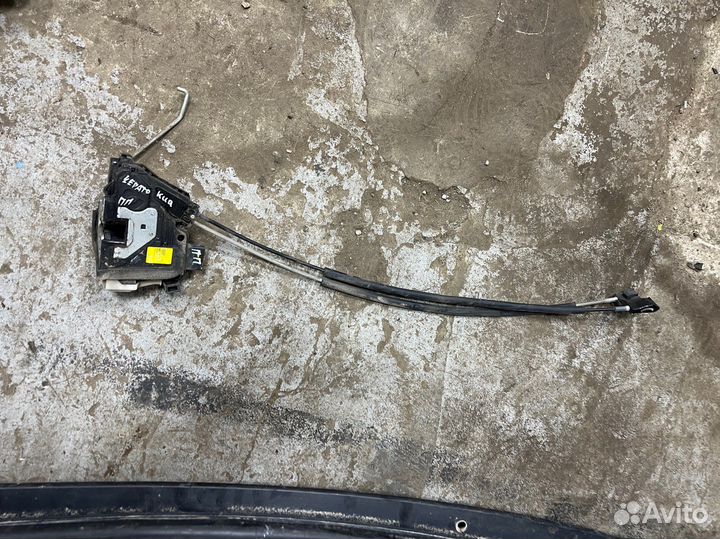 Замок двери передний правый Kia Cerato 2 coup TD