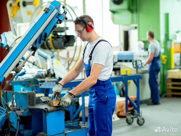 Рабочий на мебельное производство