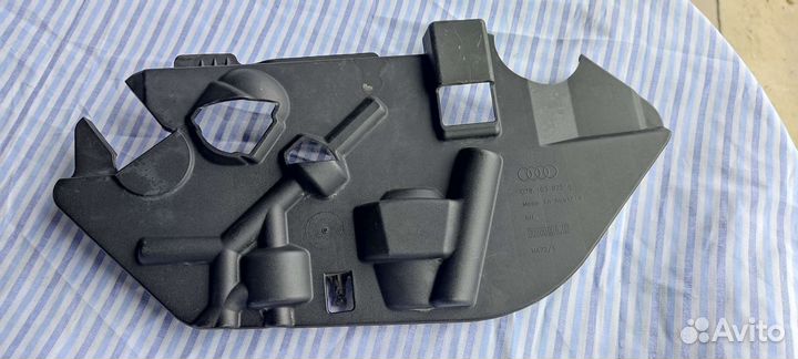 Накладка двигателя на Audi