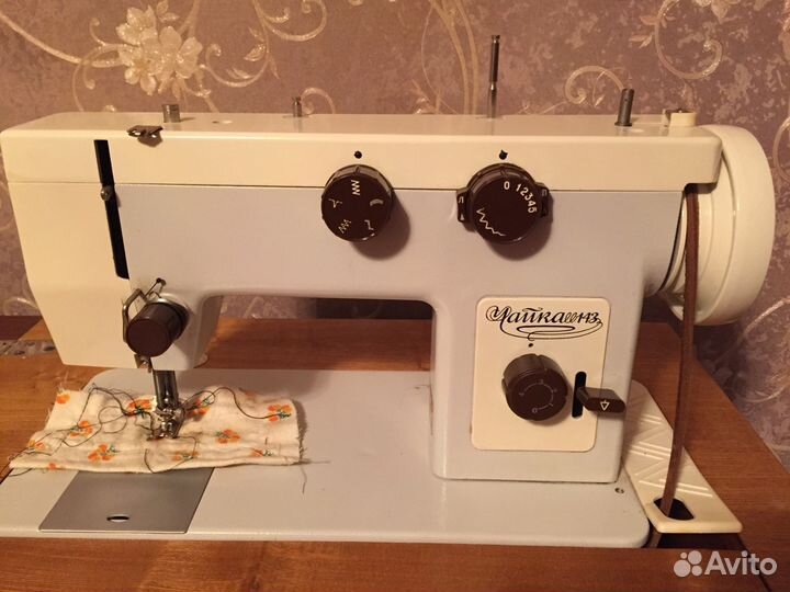 Швейная машинка Чайка 143