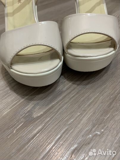 Босоножки 36 размер новые