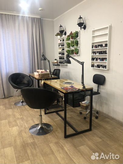 Маникюрный стол в аренду