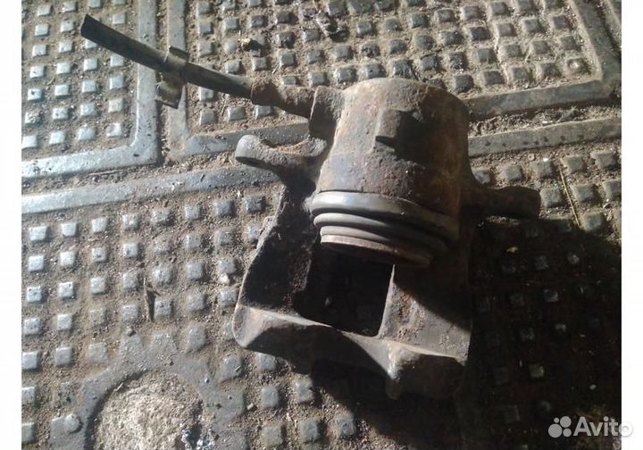 Суппорт передний левый Mercedes-Benz W202/S202