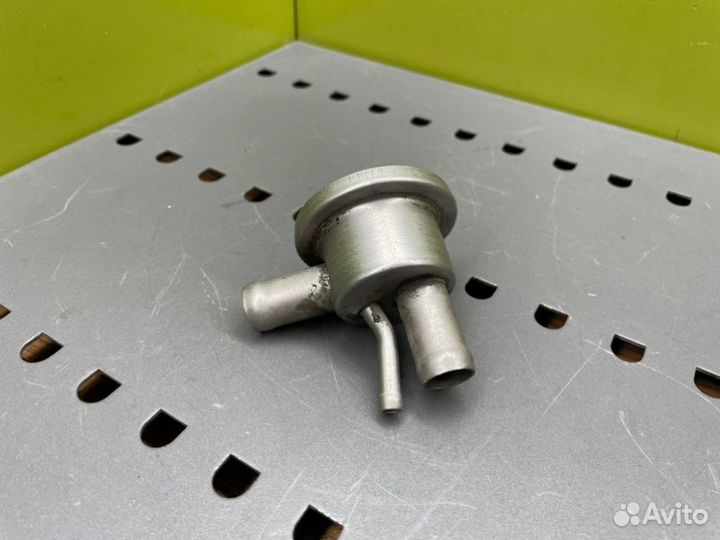 Демпфер давления топлива Mercedes W123 M110.989