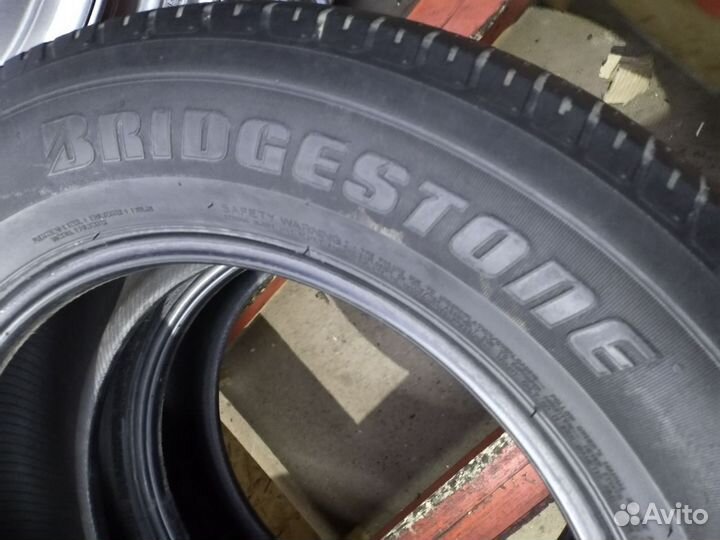 Bridgestone Dueler H/T D687 225/65 R17