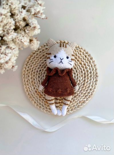 Вязанная игрушка амигуруми кошечка, гусь