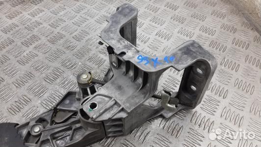 Рычаг ручного тормоза (ручник) volkswagen touran