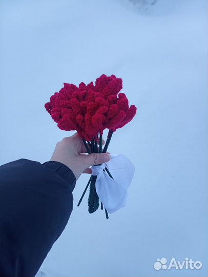 Букеты вязаных цветов