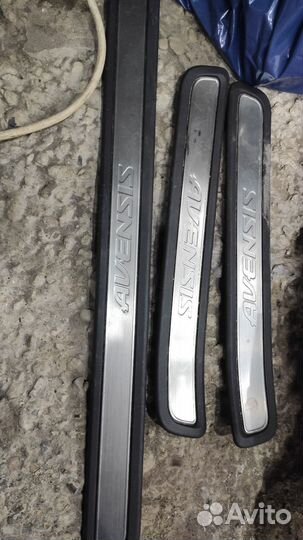 Накладки toyota avensis