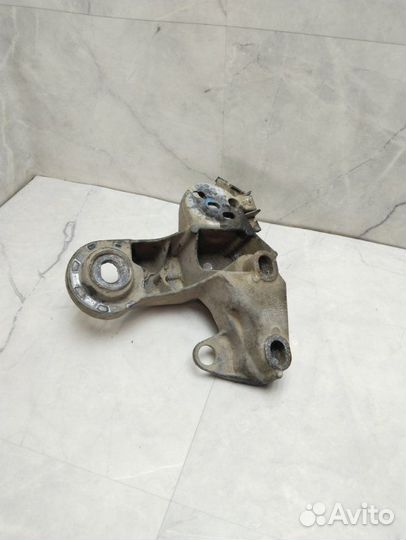 Кронштейн двигателя Volkswagen Passat B5 AEB 1.8