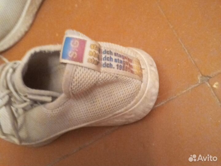 Кроссовки б/у женские 37 размер