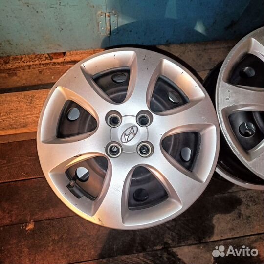 Штампованные диски r15 4x100 с колпаками Hyundai