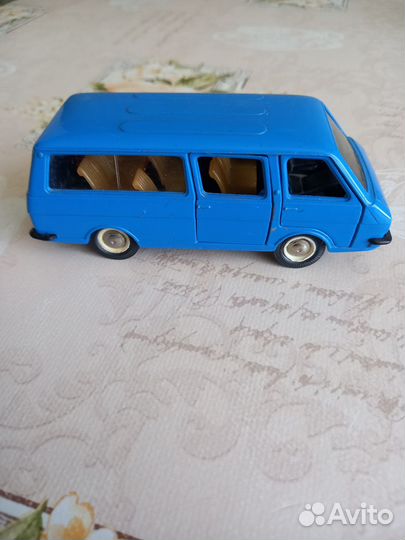 Модель автомобиля раф 2203