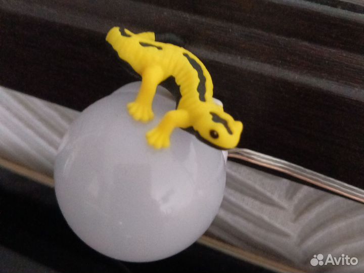 Ящерка из киндер сюрприза