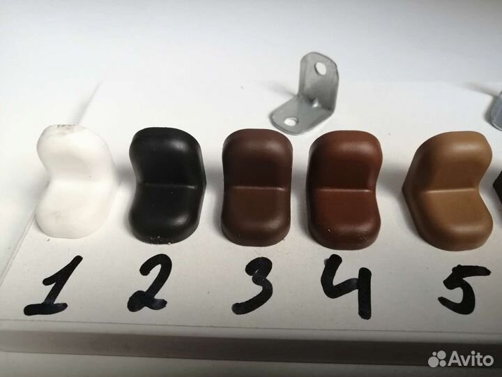 Уголок мебельный метал. с пластиковой накладкой