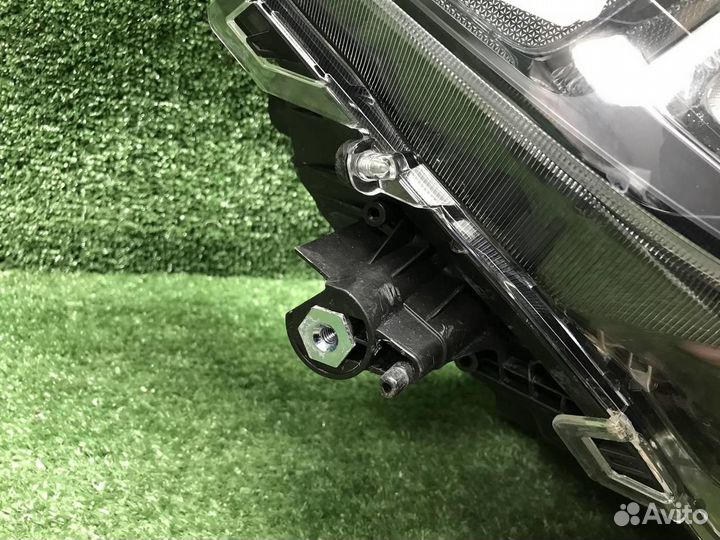 Фара правая Toyota RAV4