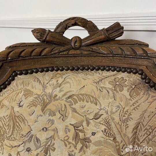 Старинное низкое кресло в стиле Людовика XVI