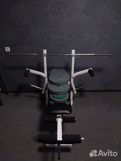 Скамья для жима со штангой и блинами