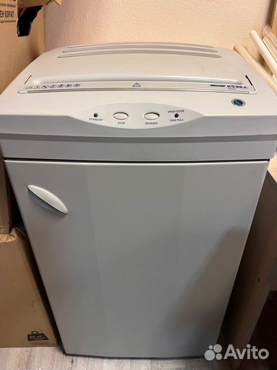 Уничтожитель бумаг шредер