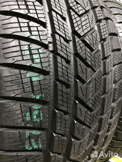 Pirelli Scorpion Winter 295/35 R21 107V