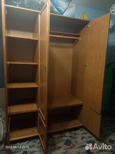 Шкаф платяной