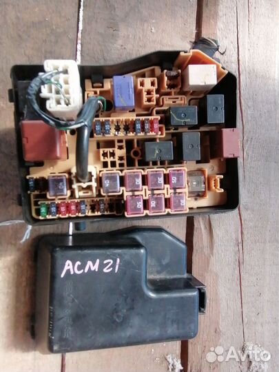 Блок предохранителей Toyota Ipsum ACM21W