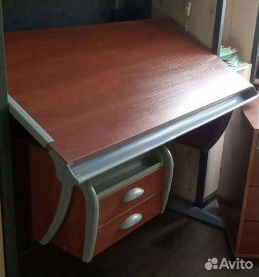 Письменный стол