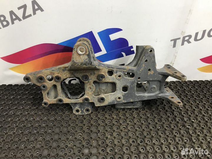 Кронштейн передней рессоры правый