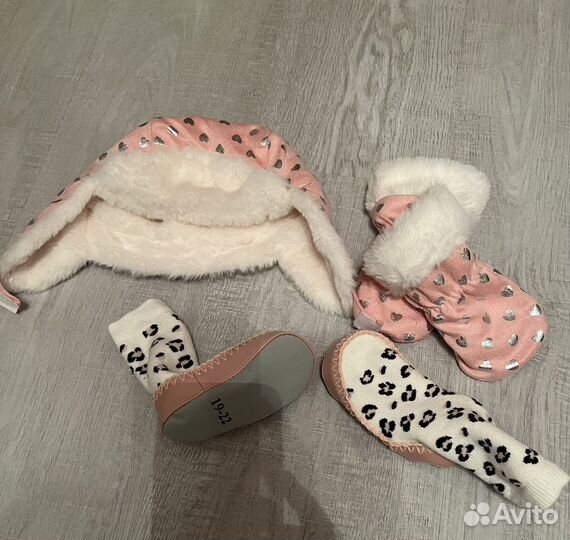 Шапка, варежки, носочки-тапочки