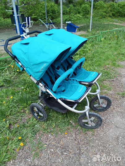 Коляска для двойни bumbleride