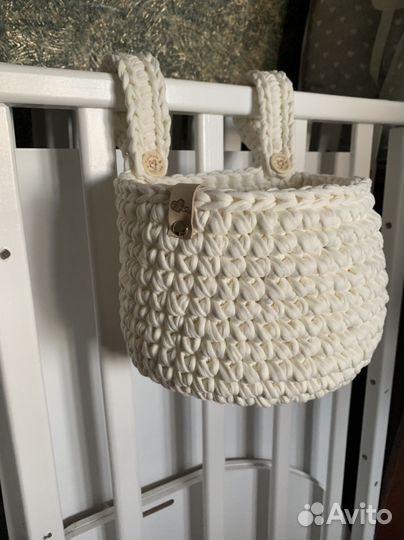Органайзер (корзинка вязанная) на кровать