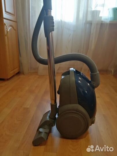 Продам Пылесос LG