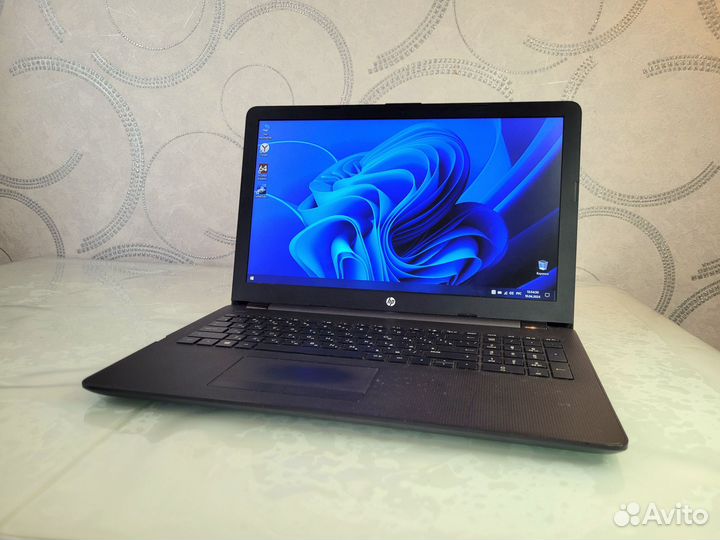 Ноутбук HP на 1000 гигабайт, 8гб озу, i3-5005u