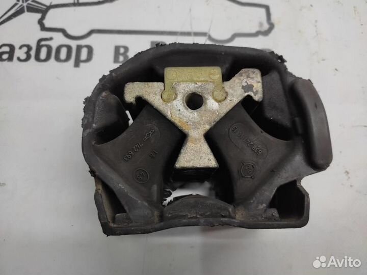 Опора двигателя W638 V-class Vito 111.980 2003