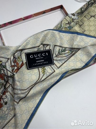 Платок в подарочной упаковке Gucci