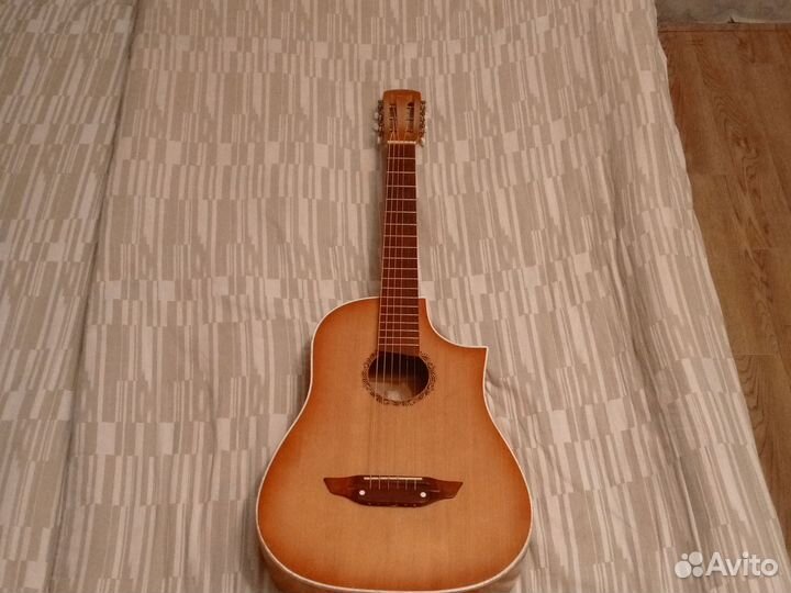 Акустическая гитара