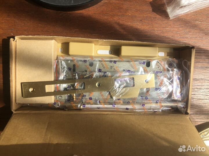 Врезной замок Archie (Испания) вместе с защелкой