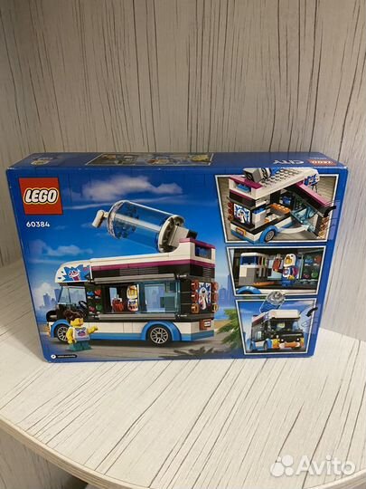 Конструктор Lego City фургон для шейков 60384