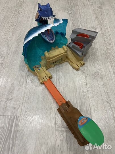 Трек Hot Wheels Акула