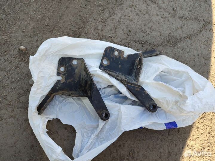 Кронштейн кенгурятника rav4